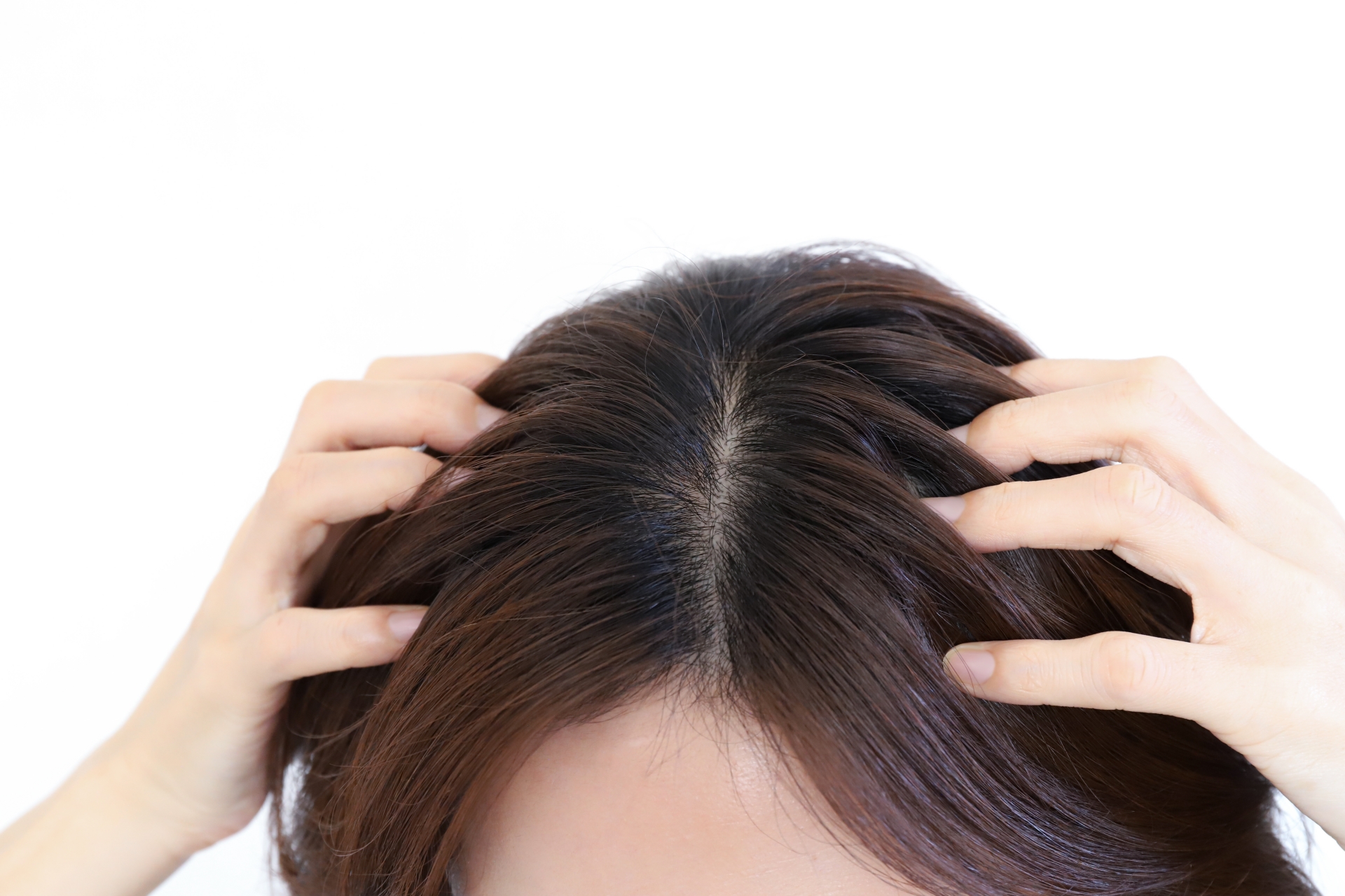 毎日洗っても頭皮が臭う？原因と対策を徹底解説
